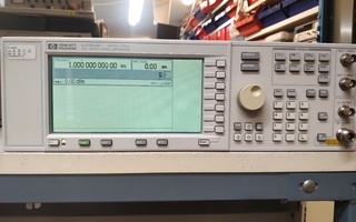 Signaaligeneraattori Agilent E4400B